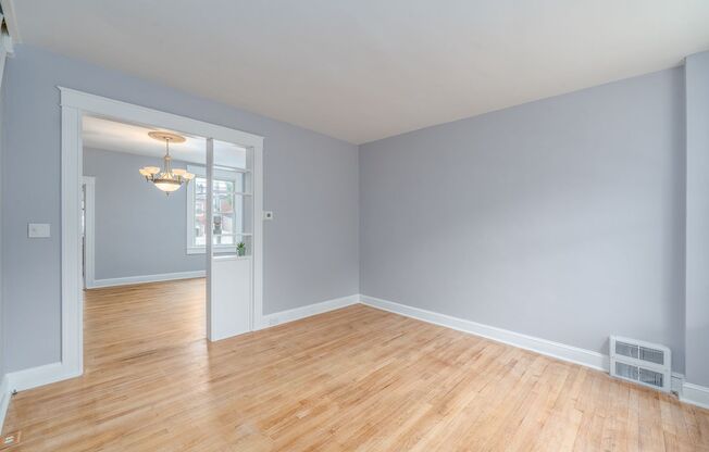 737 E. 37th St. - Charming 2 bed, 1 bath Porch Front Townhouse