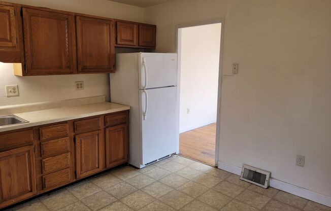 3 beds, 1 bath, $1,095