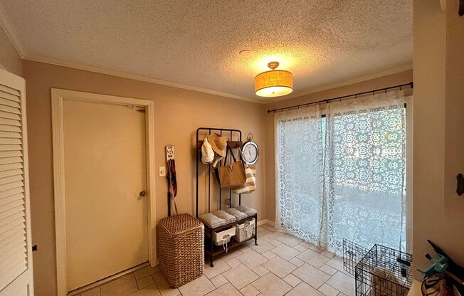 3 beds, 2.5 baths, $2,150, Unit UNIT 38