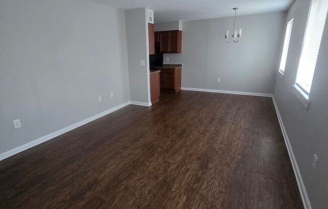 2 beds, 1 bath, 750 sqft, $925, Unit 03
