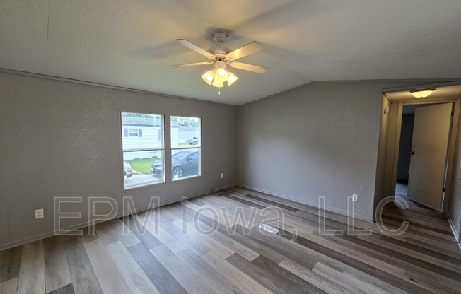 700 W RIDGEWAY AVE