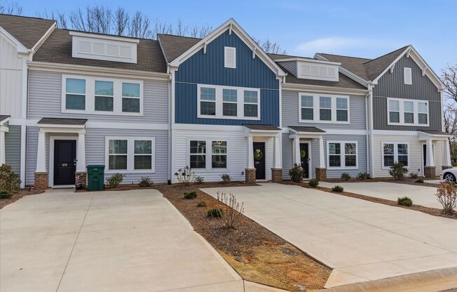 Beautiful 3 Bedroom 2.5 Bath Townhome in East Main Meadows