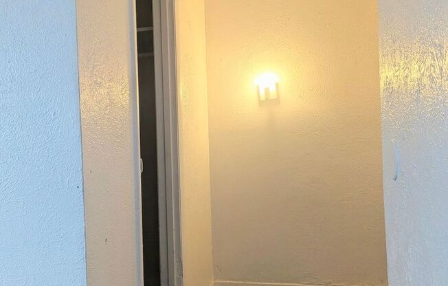 1 bed, 1 bath, 800 sqft, $1,250, Unit 126