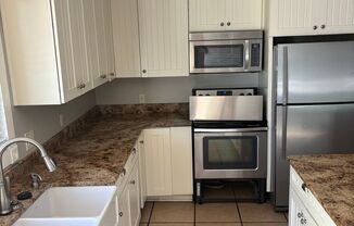 3 bedroom apartment in Great neighborhood / utilities included