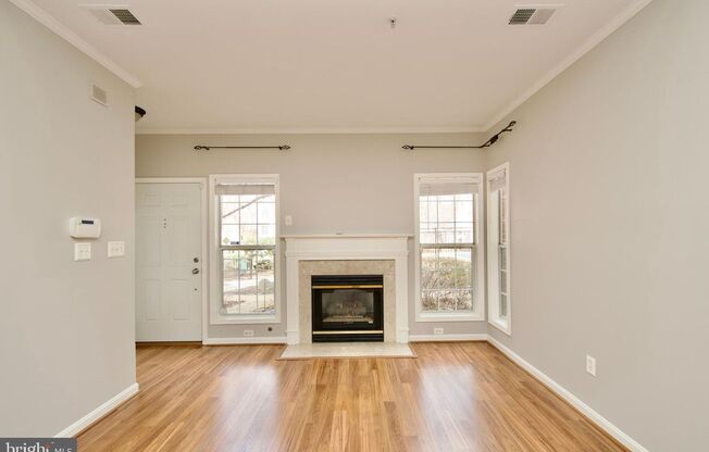 Charming & Pet-Friendly 1BR/1BA Condo in Alexandria’s Stonegate