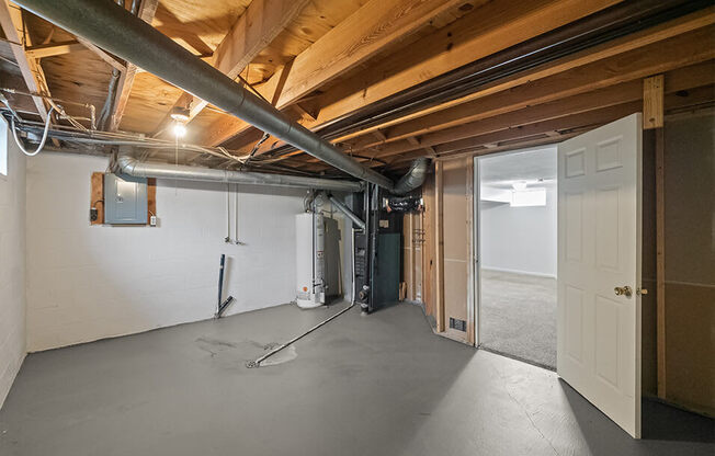 apartment with Unfinished Basement
