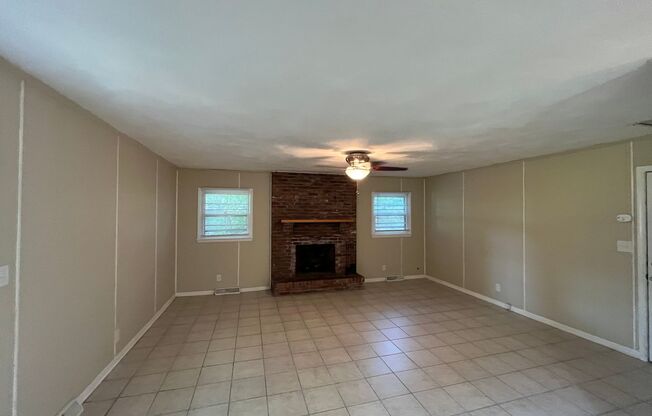 3 beds, 2 baths, $1,400