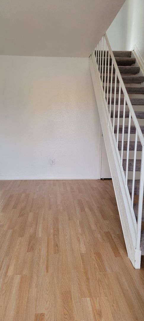 2 beds, 1.5 baths, $900, Unit # 1615