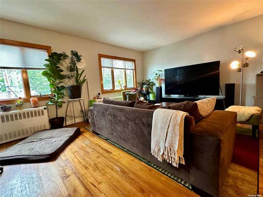 2 beds, 1 bath, $2,350, Unit 2