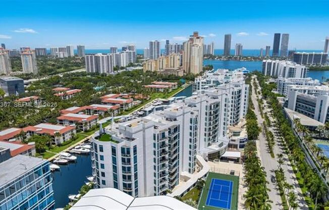 3 beds, 2 baths, $4,300, Unit # 818