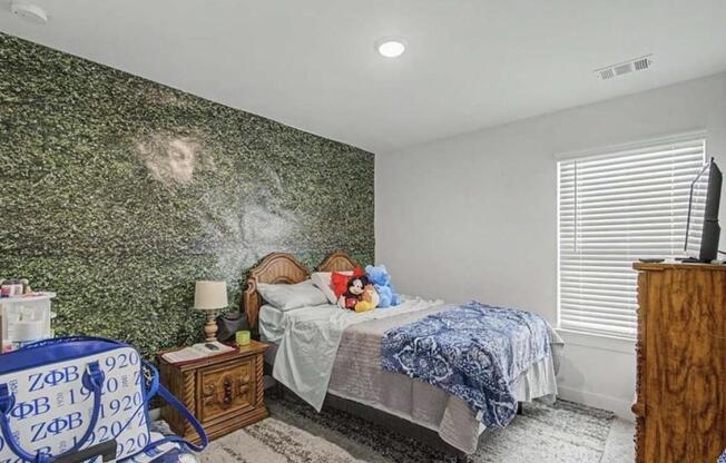 3 beds, 3 baths, 2,000 sqft, $2,800