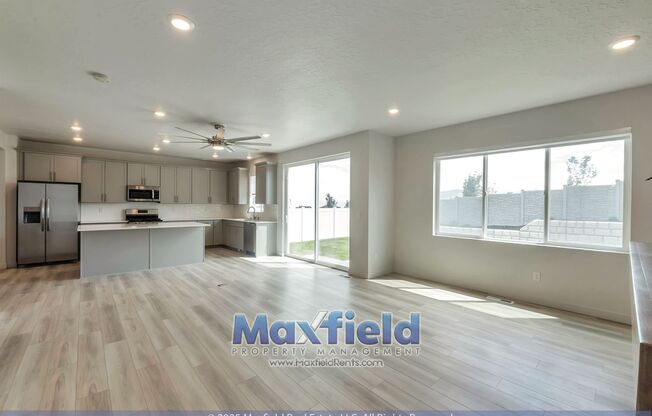 Saratoga Springs 5BD - 3.5BTH - 2GAR