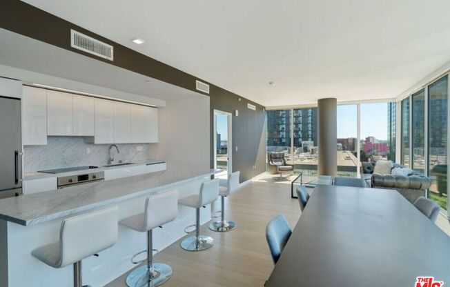 2 beds, 2 baths, 1,300 sqft, $4,300, Unit 1001