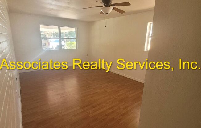 AVAILABLE NOW!!   4 bedroom in NW Gainesville! Nice wood floors & Remodeled kitchen! .