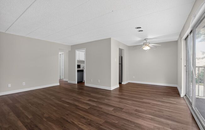 Welcome home to this bright and inviting 2Bd/1Bth condo in the sought-after Huntington Club community. All utilties included!