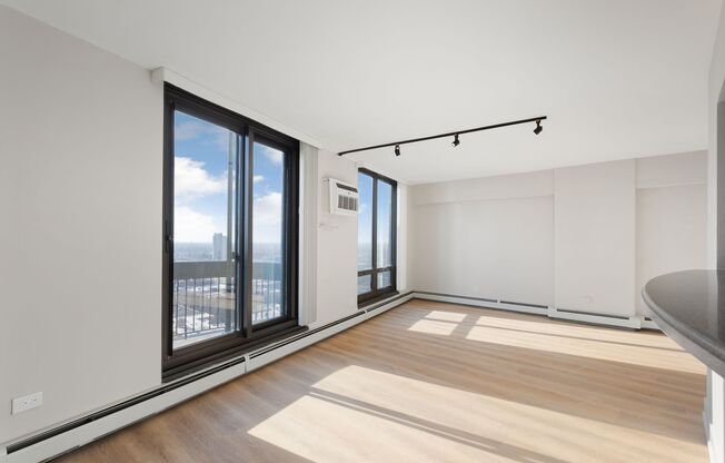 2 beds, 1.5 baths, 976 sqft, $3,045, Unit 18K