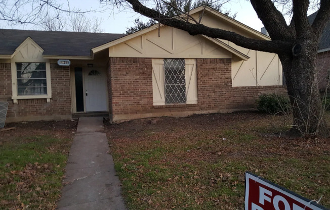 2912 EMERALD DR