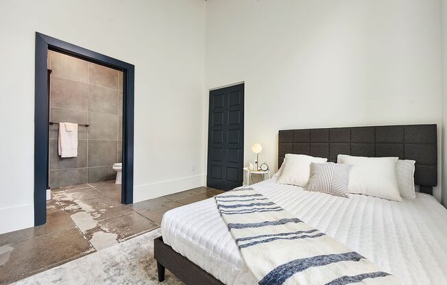 1 bed, 1 bath, 500 sqft, $1,300, Unit Schwab Industrial-203