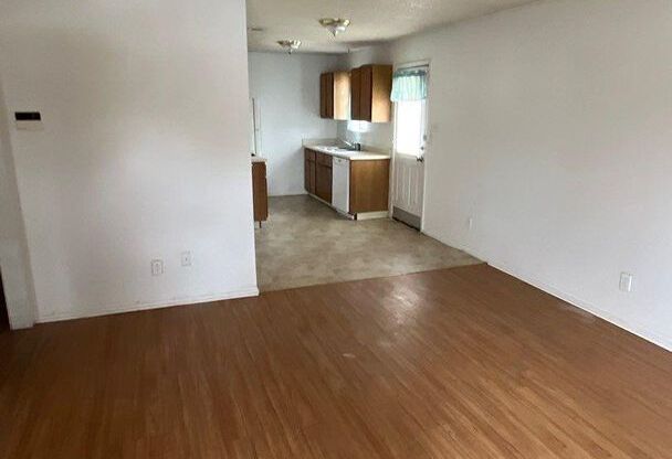 121 San Saba Avenue