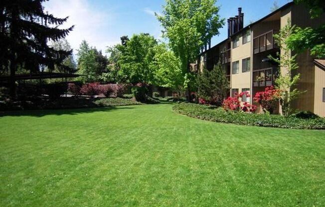 2 beds, 1 bath, 840 sqft, $1,564, Unit 0161