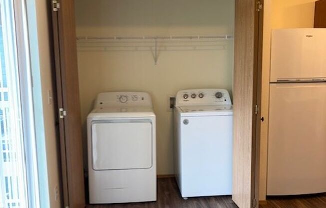 2 beds, 2 baths, 945 sqft, $1,675, Unit 24-401