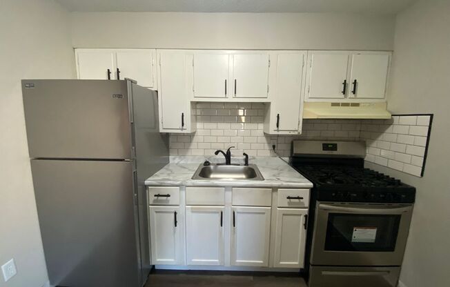 2 beds, 1 bath, 700 sqft, $695, Unit 1215 18th St #05