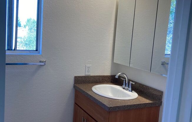 2 beds, 1.5 baths, 925 sqft, $2,395, Unit Thorne #06