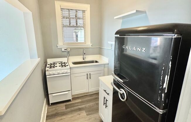 2 beds, 1 bath, $1,375, Unit 311