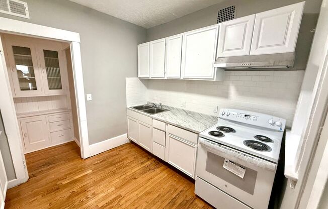 3 beds, 1.5 baths, $1,750, Unit 3801 Jones Street-Unit 6