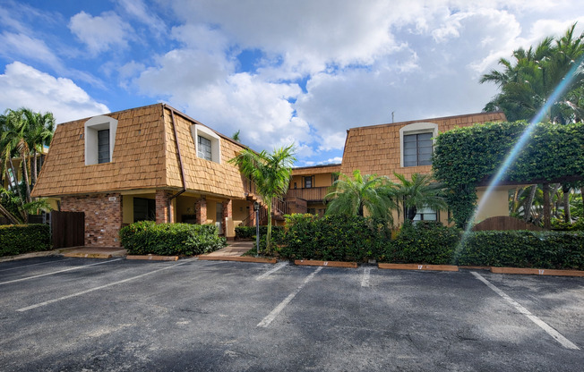 Waterfront with Pool - Las Olas Isles - walk to Las Olas, Beach $995 Special Dep & $995 First month w/ approved credit!