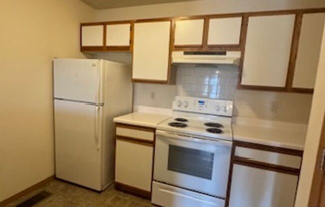 2 beds, 2 baths, 930 sqft, $799