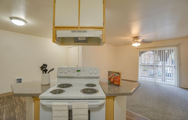 2 beds, 1.5 baths, 771 sqft, $1,800, Unit 31*