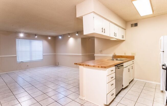 1 bed, 1 bath, $1,300, Unit # 11