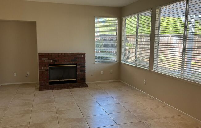 Beautiful Four Bedroom Four Bathroom Home in Murrieta!