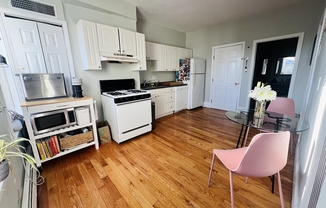 2 beds, 1 bath, 900 sqft, $2,800, Unit 3