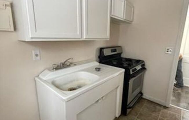 1 bed, 1 bath, 435 sqft, $650, Unit 1904 Woodruff