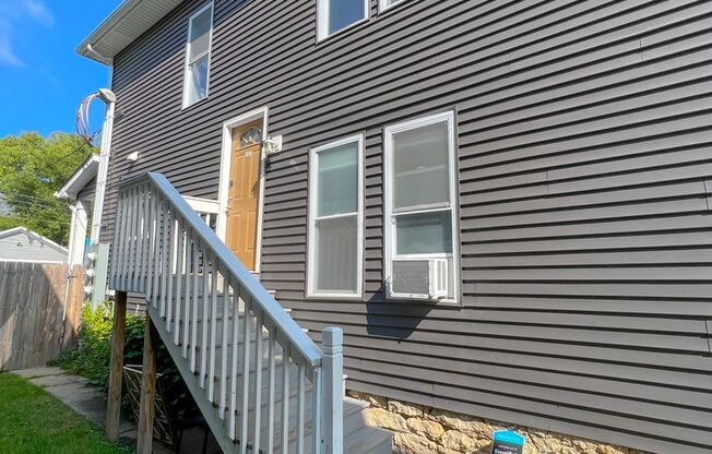 Modernized 2nd Floor Apartment in Franklinton – Your Urban Oasis Awaits!