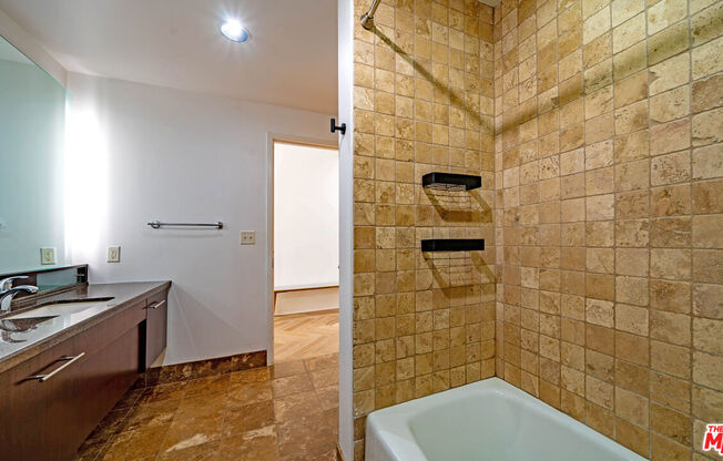 1 bed, 1 bath, 960 sqft, $2,700, Unit 714