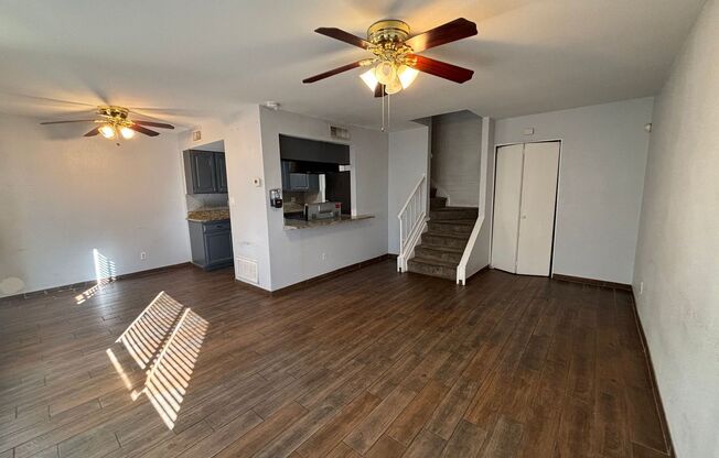 Charming 2 bedroom townhome in Phoenix!