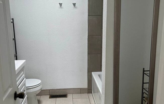 2 beds, 2 baths, $1,725, Unit UNIT 4702