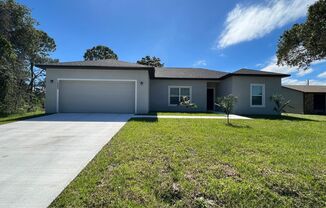 Gorgeous 3 Bedroom, 2 Bathroom Home in Palm Bay!!