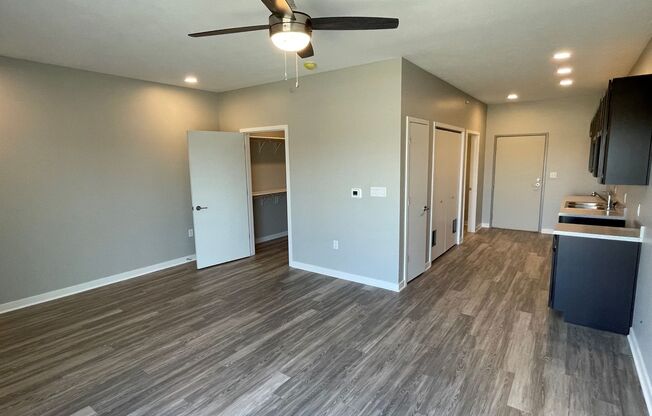 Studio, 1 bath, 550 sqft, $1,105, Unit 522