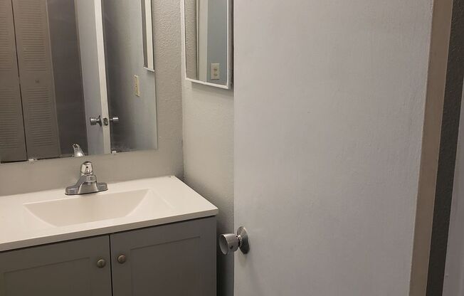 Nice upgraded 1bed/1bath condo conveniently located near busch garden's!