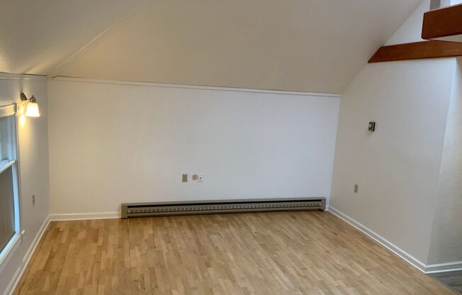 2 beds, 1 bath, $1,595, Unit 694 W 10th Ave #2