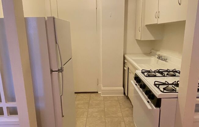 Studio, 1 bath, 275 sqft, $1,200, Unit 209