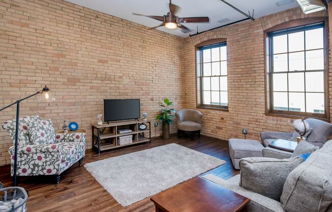 2 beds, 1 bath, 1,121 sqft, $1,995, Unit 209