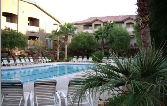 Green Valley: Spacious 3/2 Condo in Gated Community, with Pool/Spa, Fitness Center