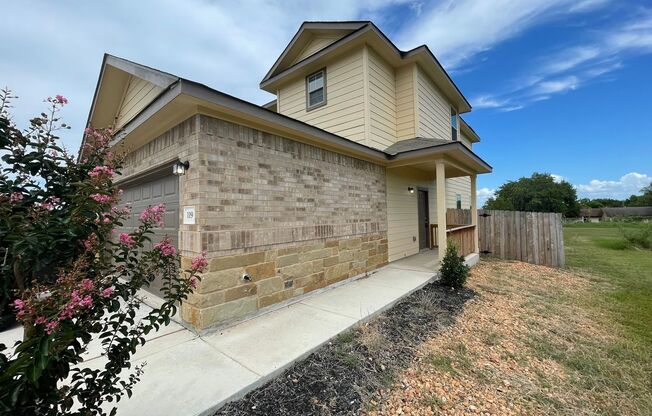 3 Bedroom, 2.5 Bathroom Duplex in New Braunfels!