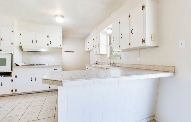 PAY NO SECURITY DEPOSIT! 3-bedroom 2 bath home near ASU campus!