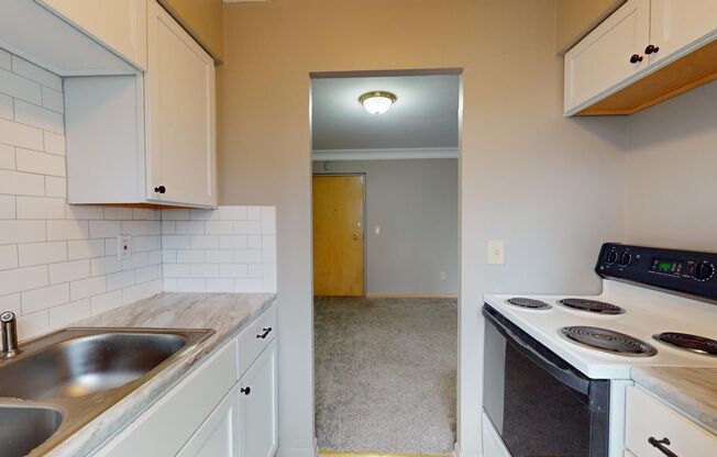 1 bed, 1 bath, 600 sqft, $915, Unit 203